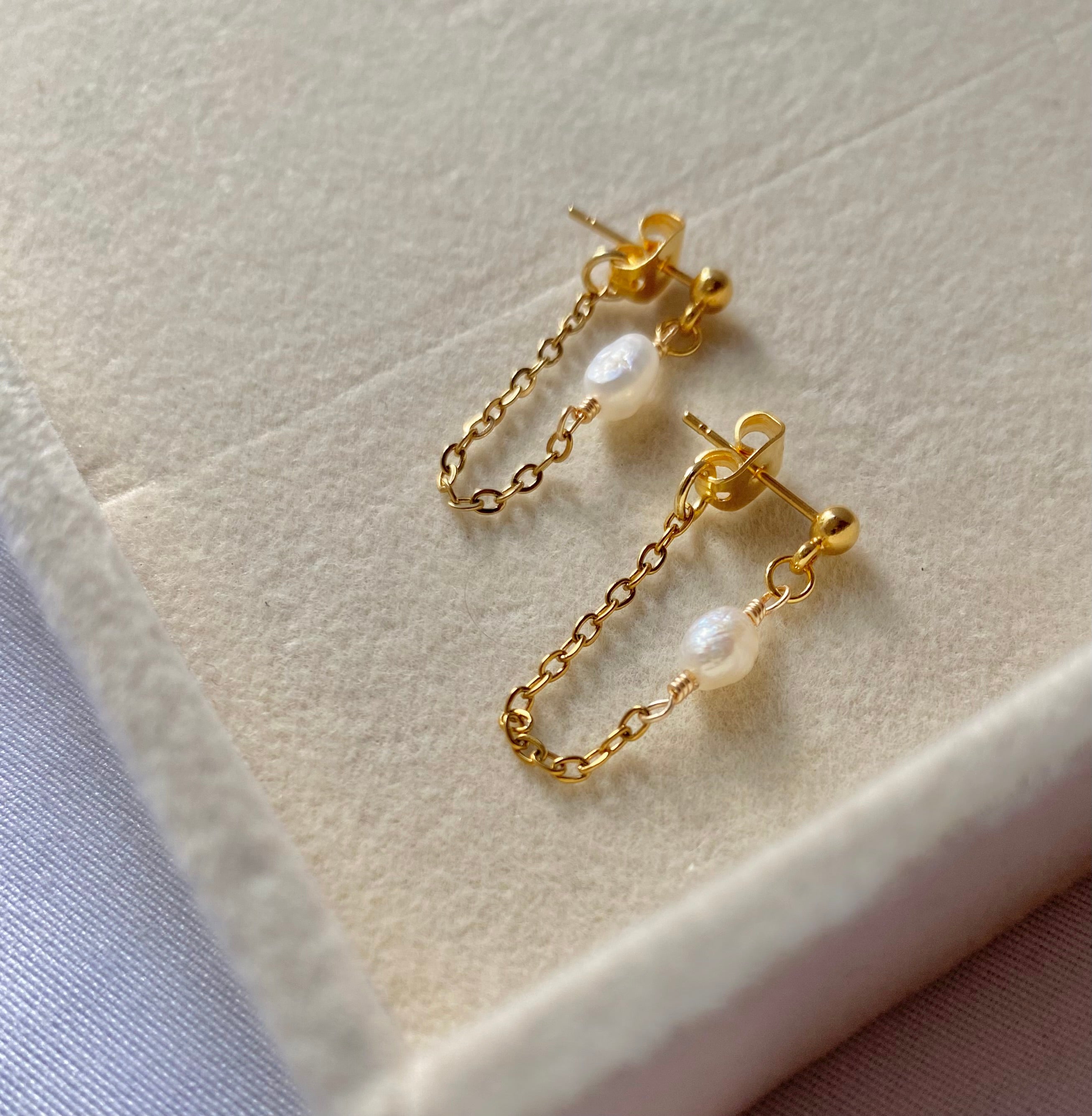 Aretes AMIRA white