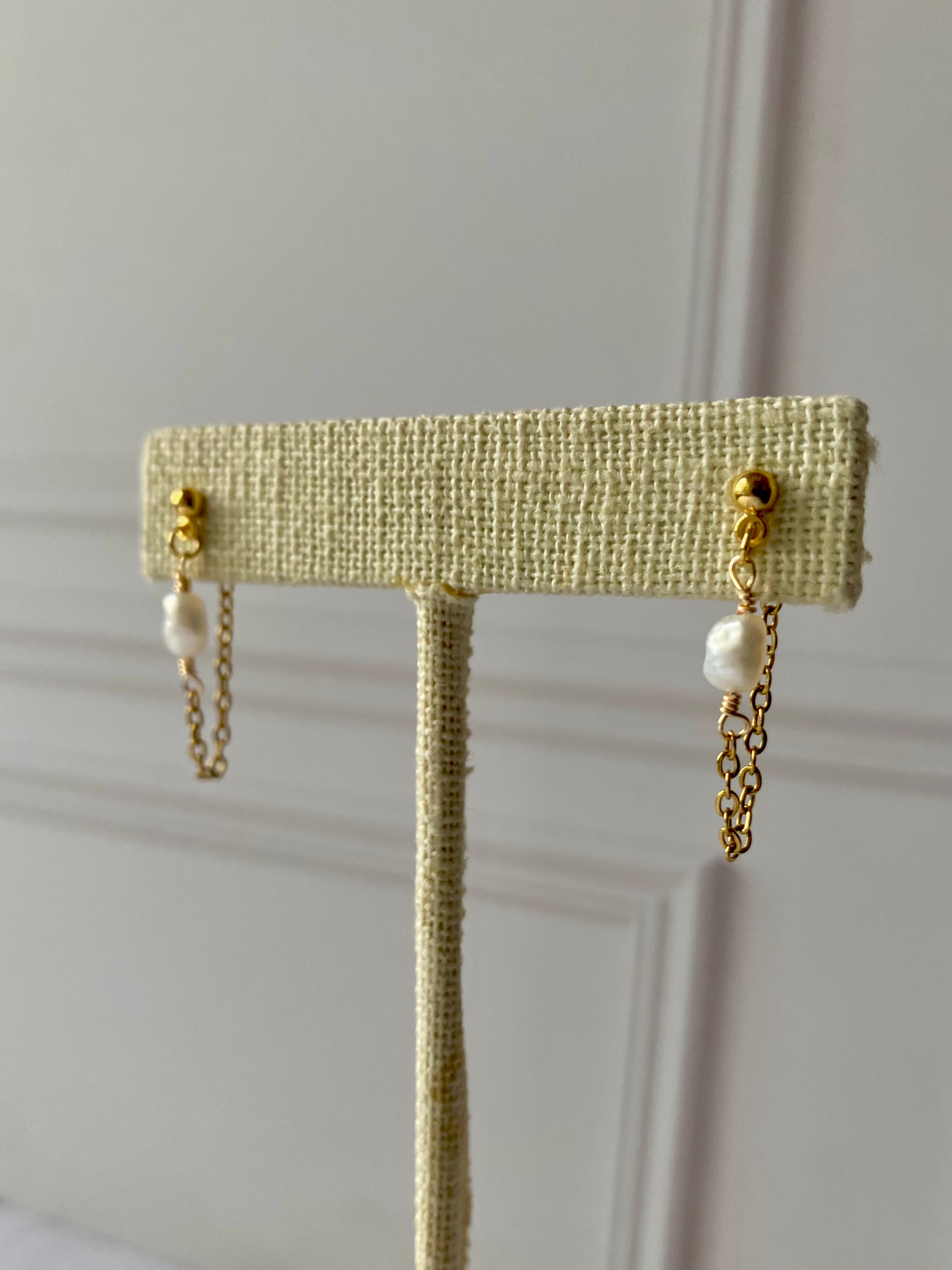 Aretes AMIRA white